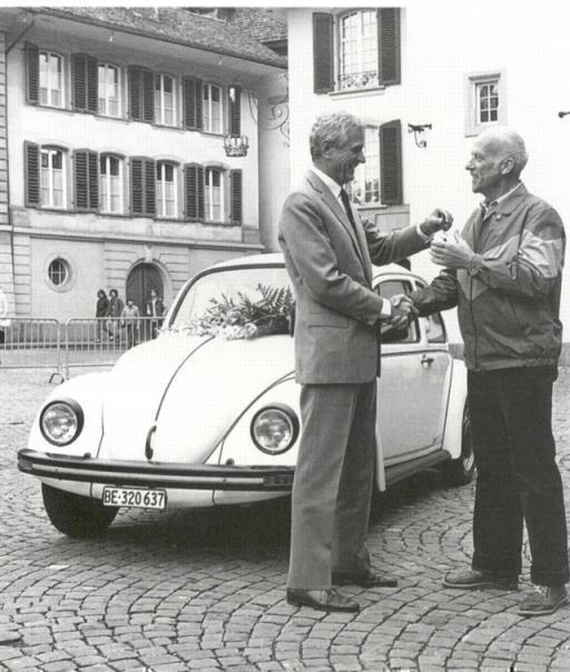 Highlights auf dem Volkswagen Stand: einer der ersten und der letzte von AMAG ausgelieferte Käfer in der Schweiz.